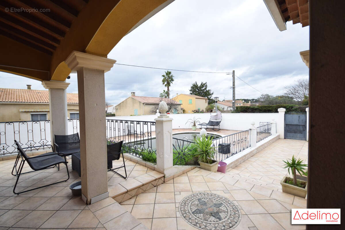 Terrasse coté cuisine