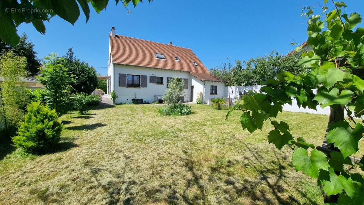 Maison à SAINTE-GENEVIEVE-DES-BOIS