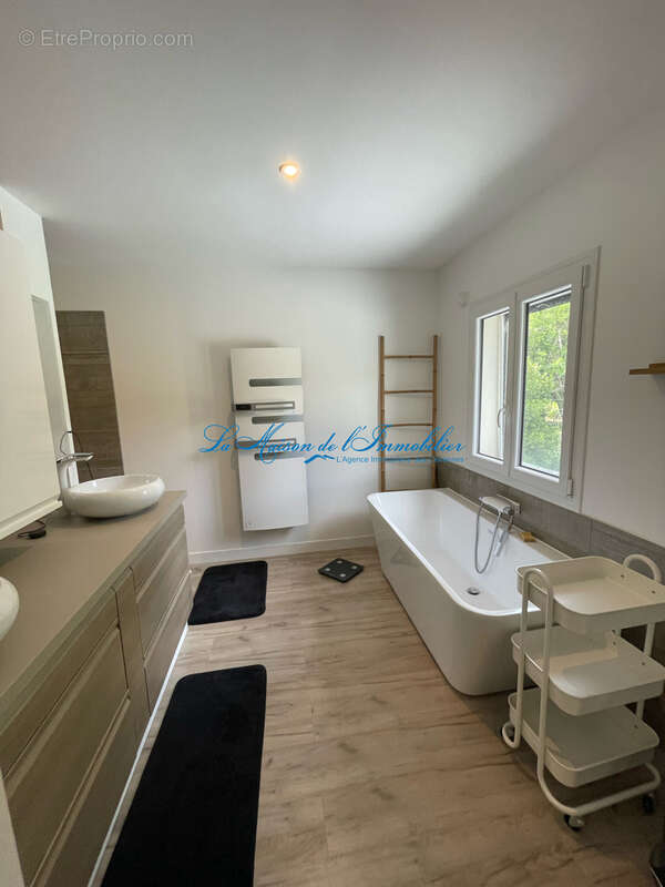 Entre ANDUZE et LASALLE, grande maison de 187 m2 hab F6  sur 1280 lm2 de terrain avec piscine - photo 9
