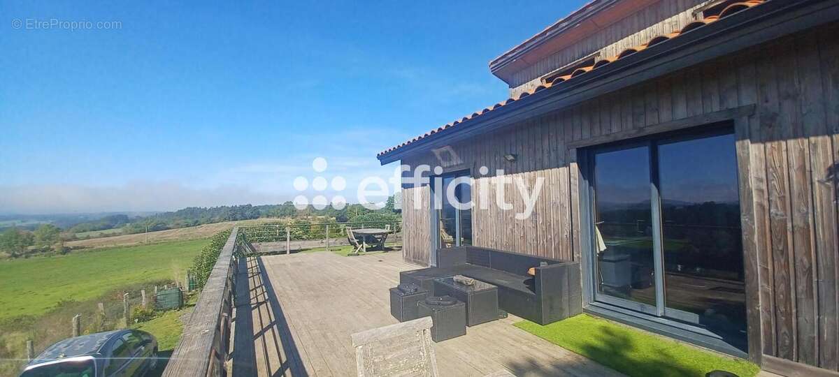 Maison à RUYNES-EN-MARGERIDE