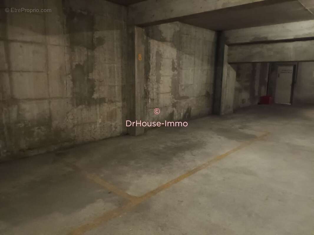 Parking à PARIS-15E