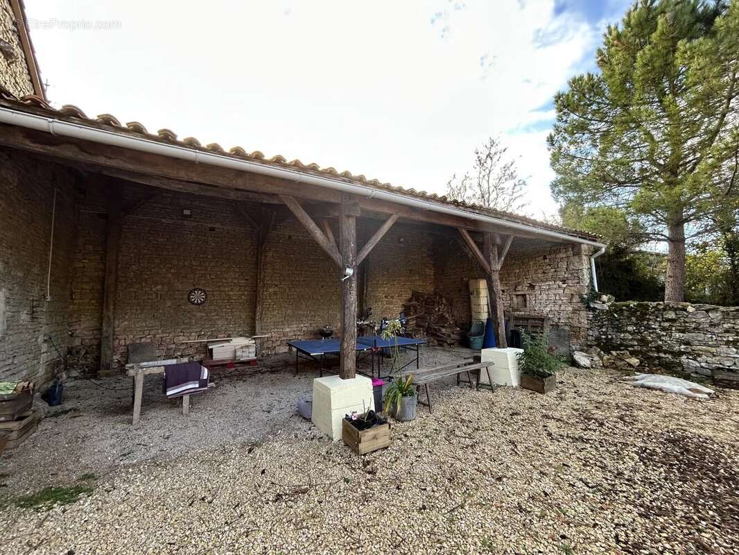 Maison à LIMALONGES