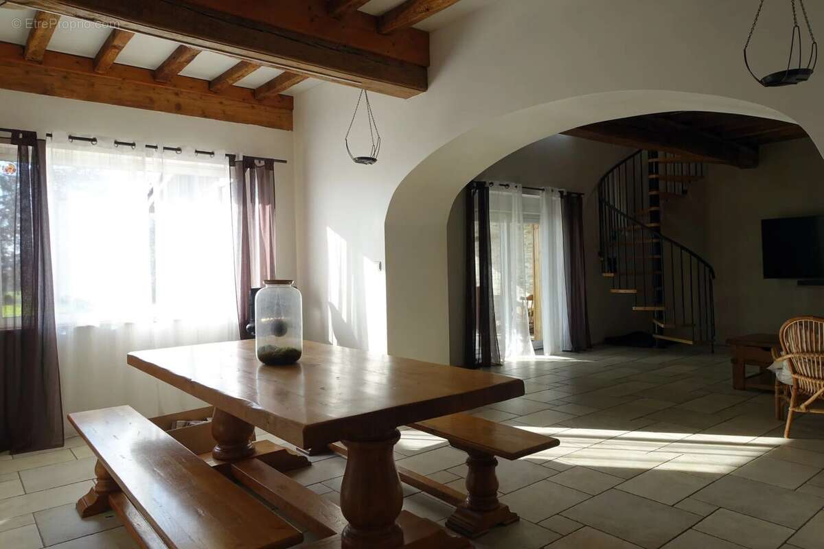 Maison à SAINT-DIDIER-SUR-CHALARONNE