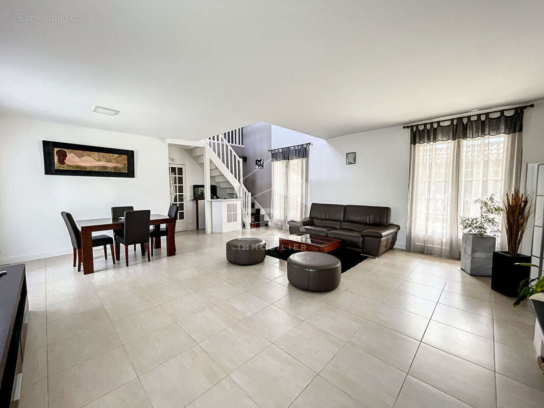 Maison à CHAUMONTEL