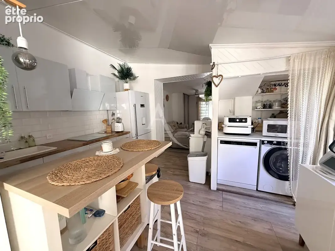 Hyères Ouest, T3 avec cour en maison de ville, très belle rénovation ! - photo 4