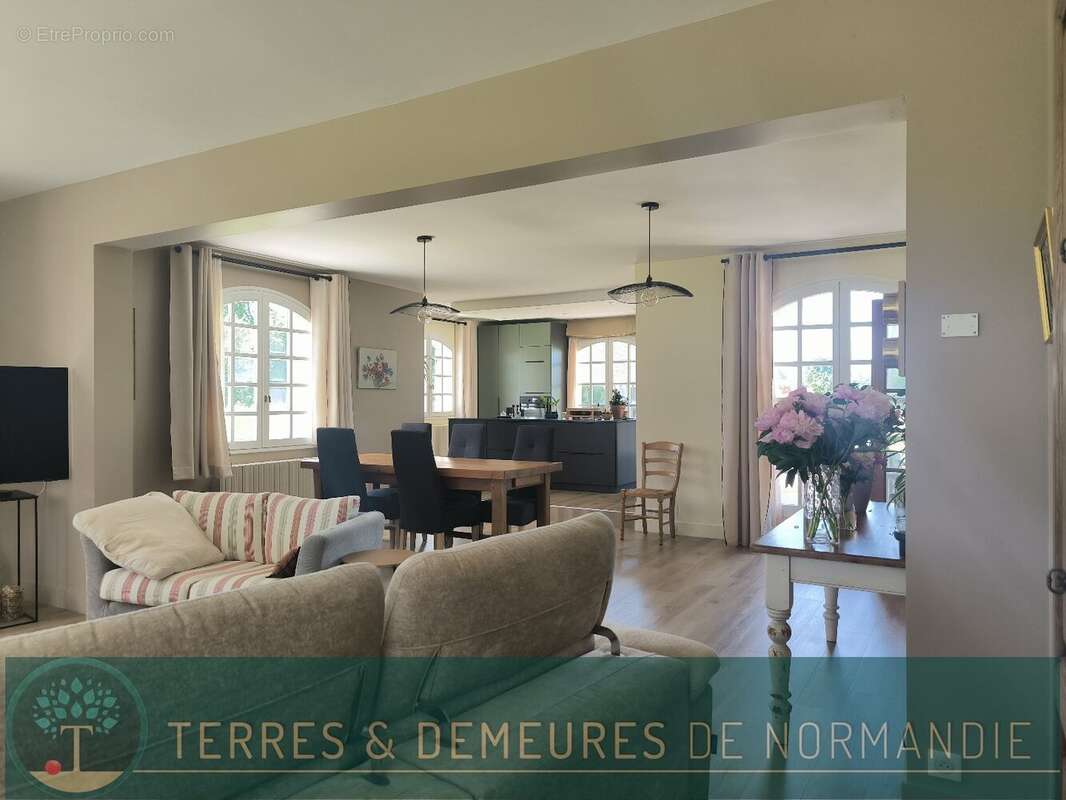 CORMEILLES (27260), Belle Propriété avec Dépendances sur 8 hectares. - photo 6