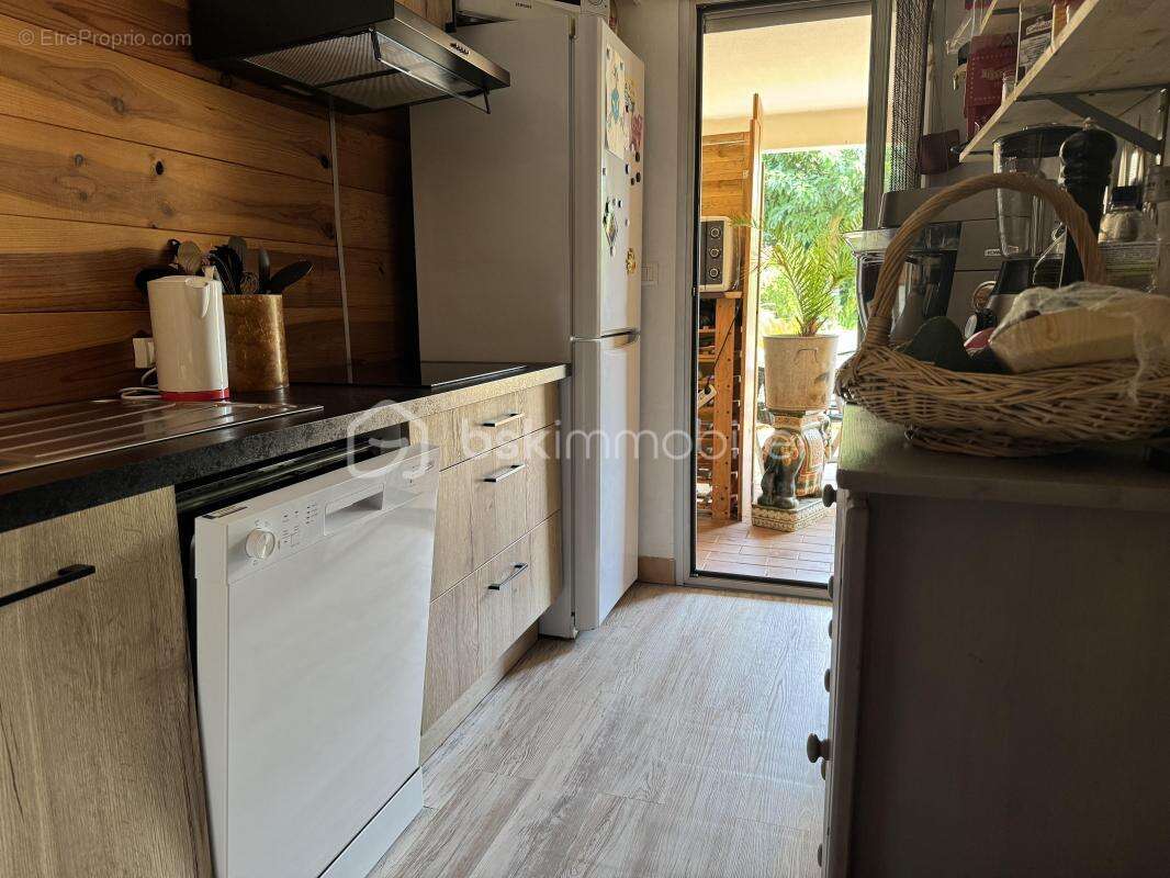 À Saint-Raphaël (83700), dans un quartier recherché, beau T3 de 59,84 m² avec terrasse, jardin privatif de 39 m², garage et cave - photo 4