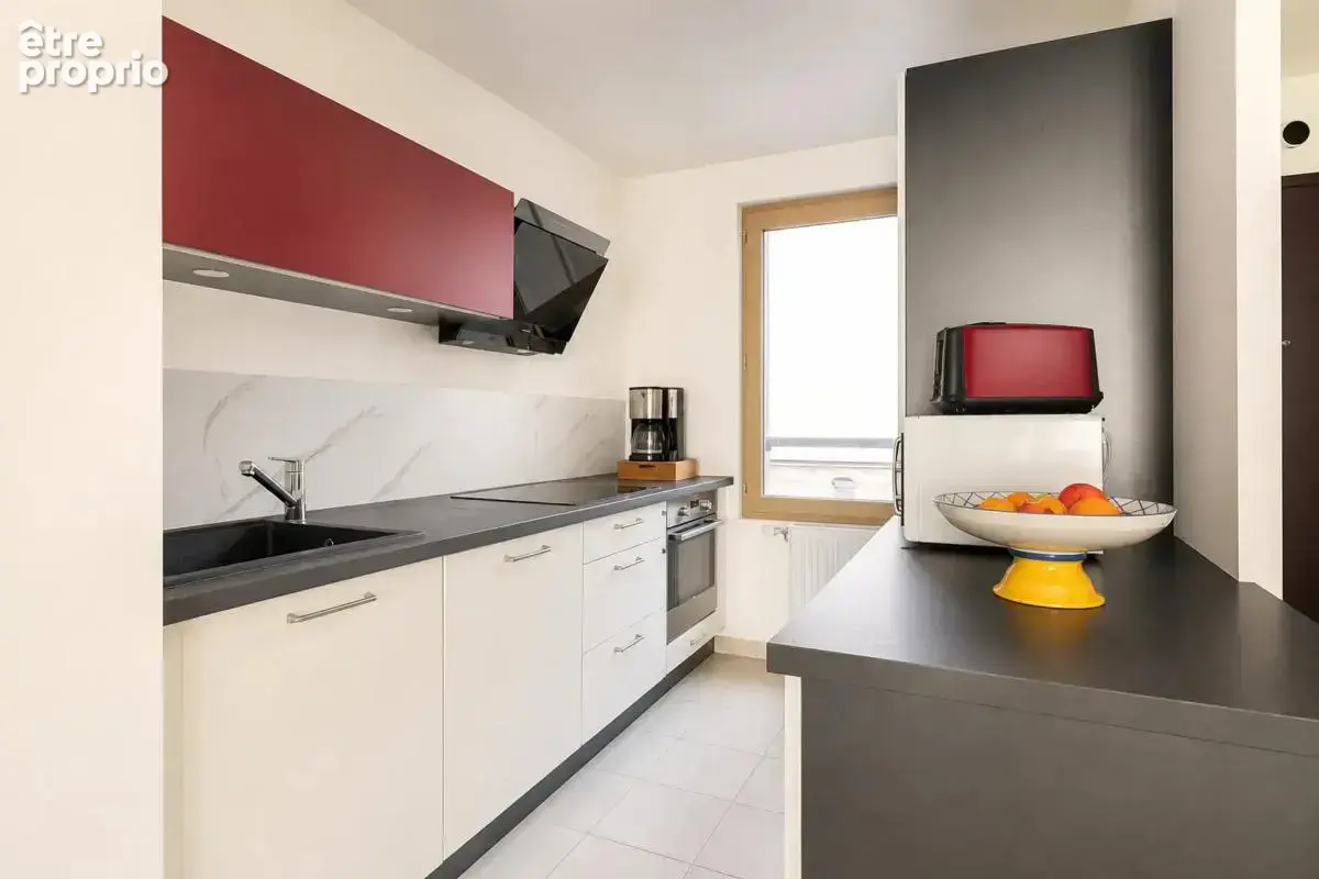 LE RAINCY - Maison de type T4 de 94 m² avec cave, box , jardin - photo 2