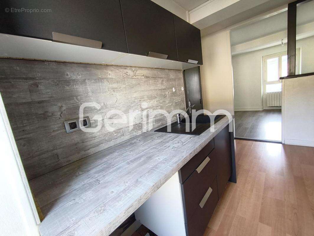 Appartement à SAINT-SIMEON-DE-BRESSIEUX