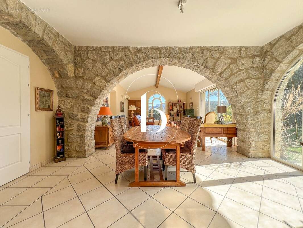 Maison à VALLON-PONT-D'ARC