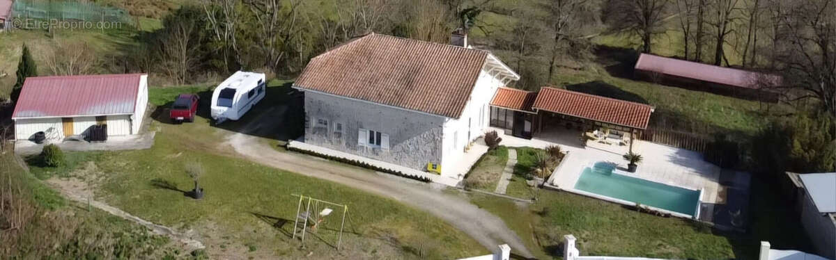 Maison à MONTSOUE