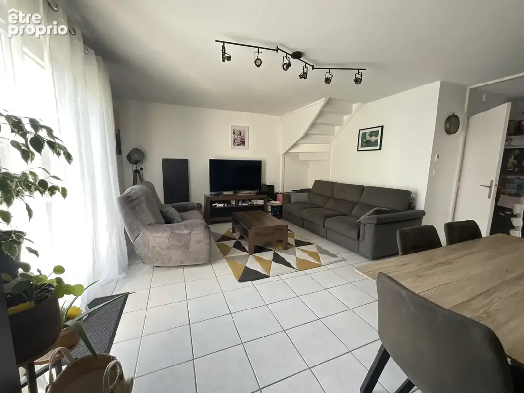 Maison T4 sur l’Isle -d’Abeau de 83 m2, année 2004 en très bon état - photo 3