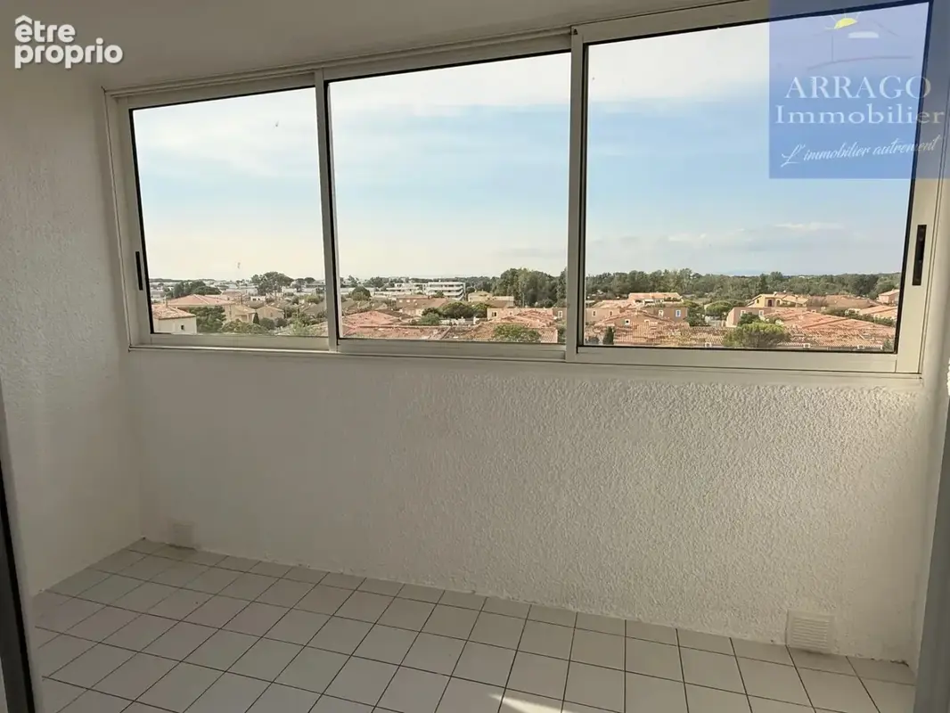 Studio cabine avec balcon, parking en face de la plage à Val - photo 10