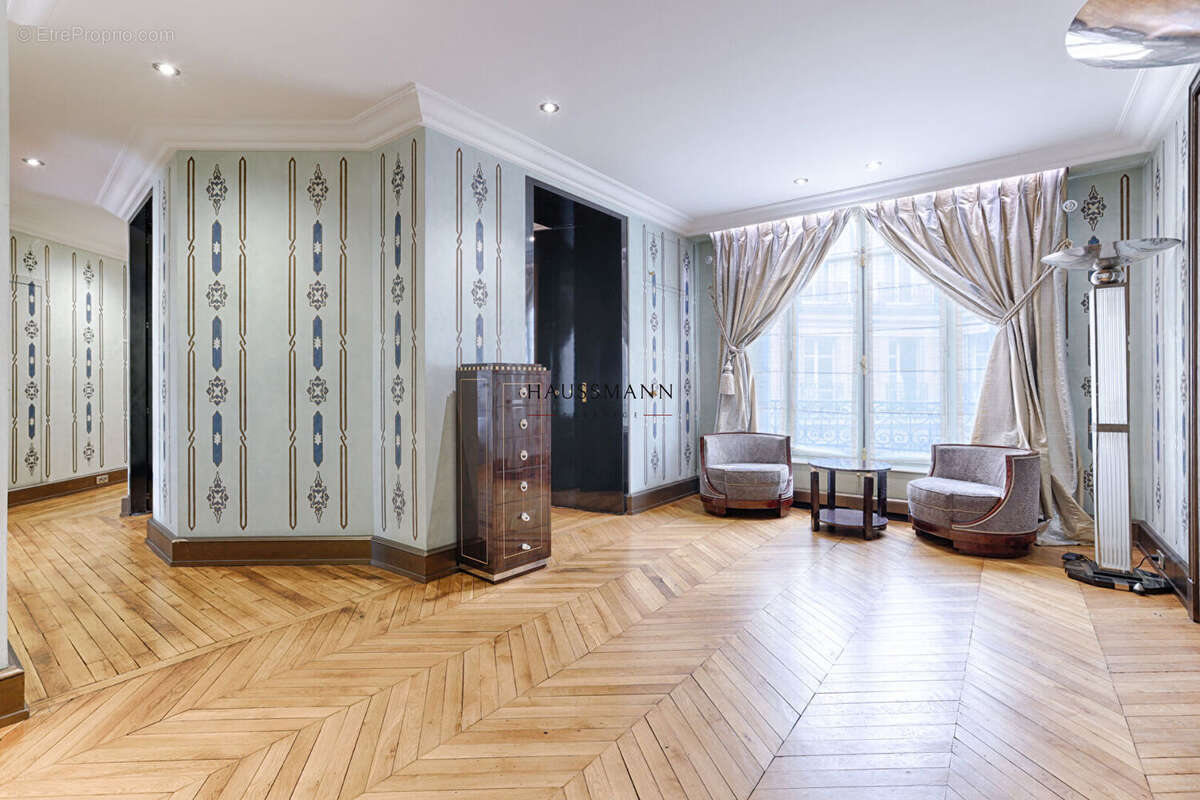 Appartement à PARIS-16E