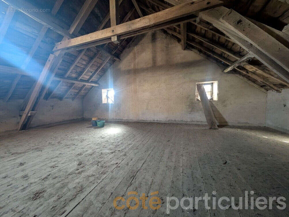 Maison à COMPS-LA-GRAND-VILLE