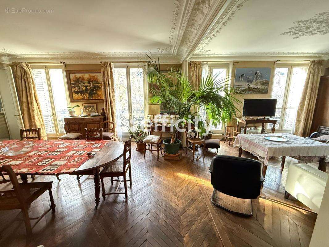 Appartement à PARIS-10E