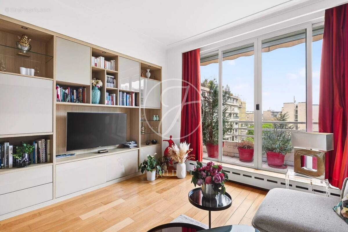 Appartement à PARIS-16E