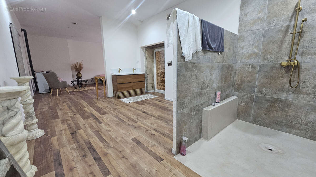 Maison de caractère, 288m2 hab. au cœur du village - photo 13
