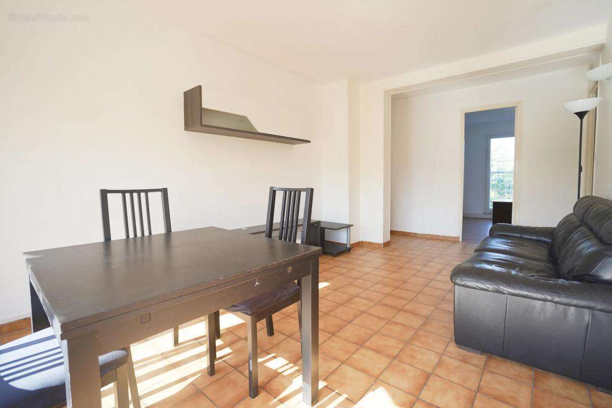 Appartement à FRESNES