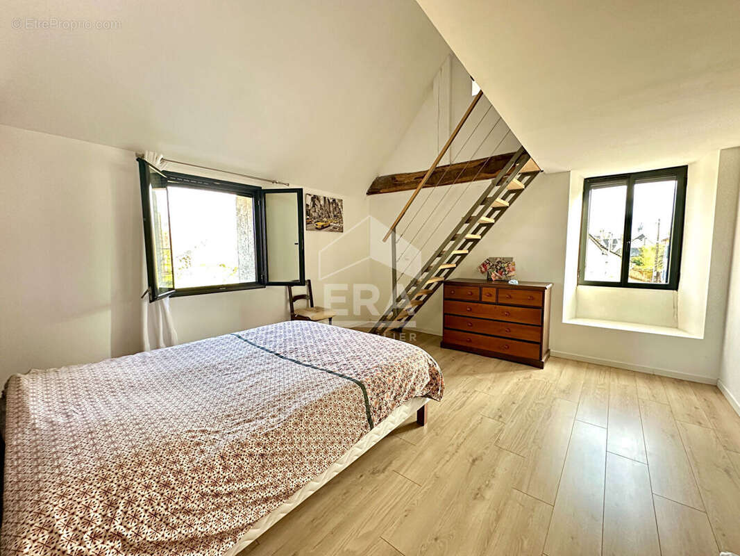 Maison à OGEU-LES-BAINS