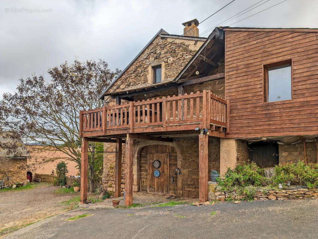 Maison à SAINT-BEAUZELY