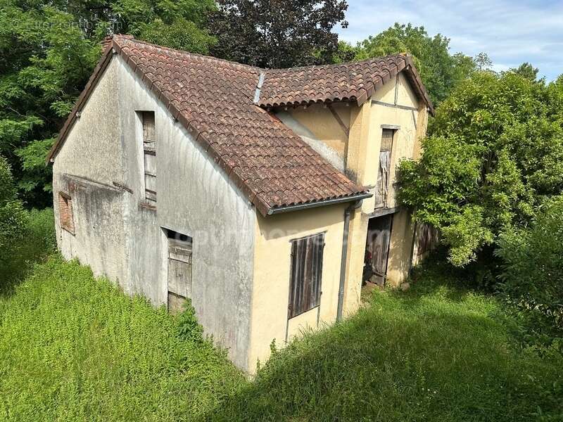 Maison de ville avec charme et caractère, spacieuse dépendance en pierre, jardin de 2000 M2 - photo 5