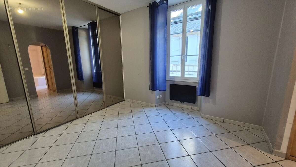 Appartement à NAY