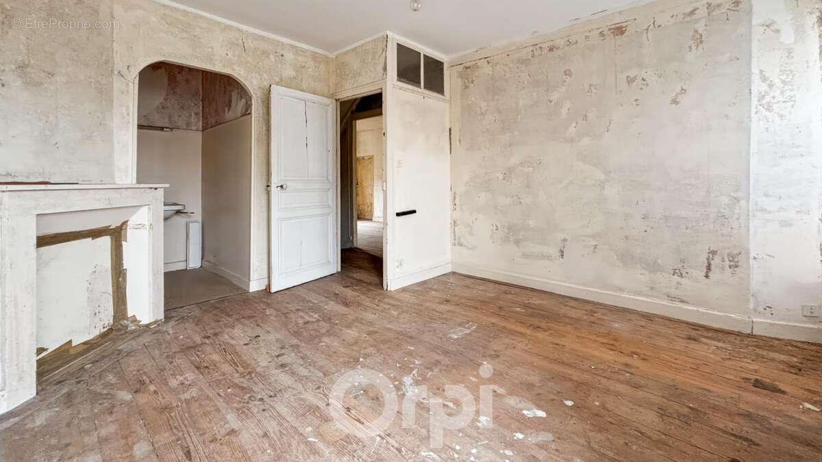 Maison à LA JONCHERE-SAINT-MAURICE