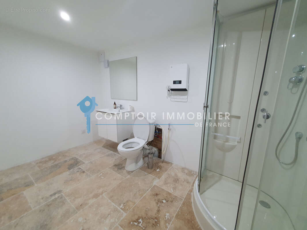 ENTRE UZES ET BAGNOLS SUR CEZE : Villa récente 4 chambres avec garage et petite piscine - photo 18