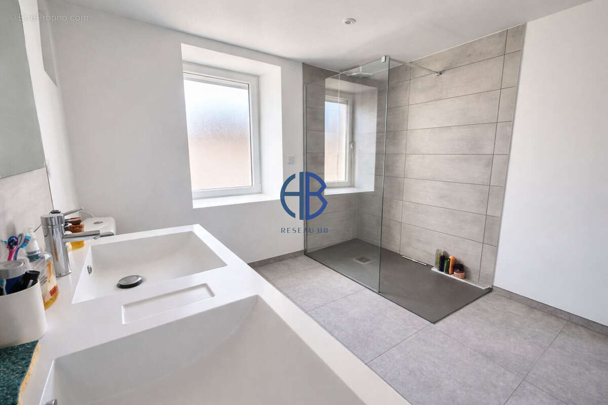 Maison rénové plein de cachet au coeur de Marcilloles - photo 5