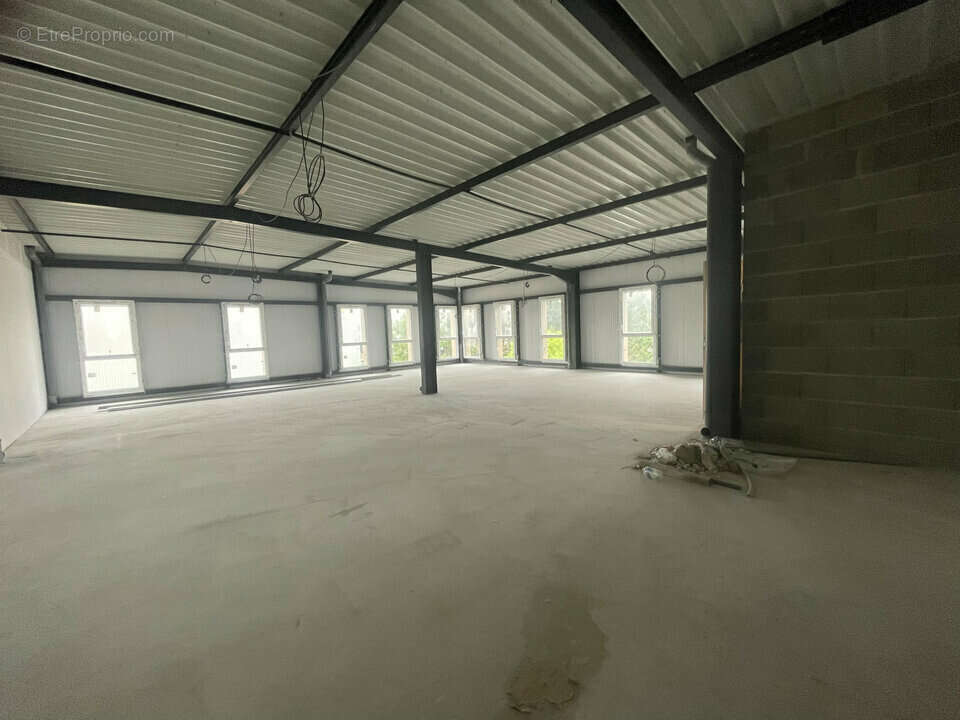 Commerce 140 m² à Villefranche-Sur-Saone  - photo 2