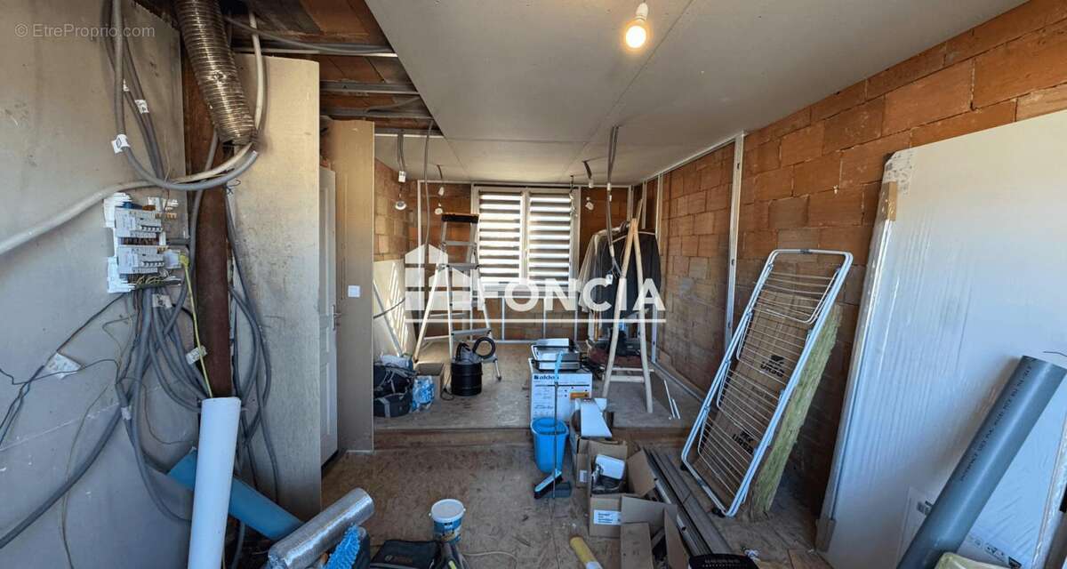 Maison à ONET-LE-CHATEAU