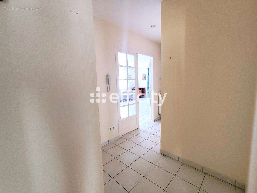 Maison 102 m² à Baignes-Sainte-Radegonde  - photo 8