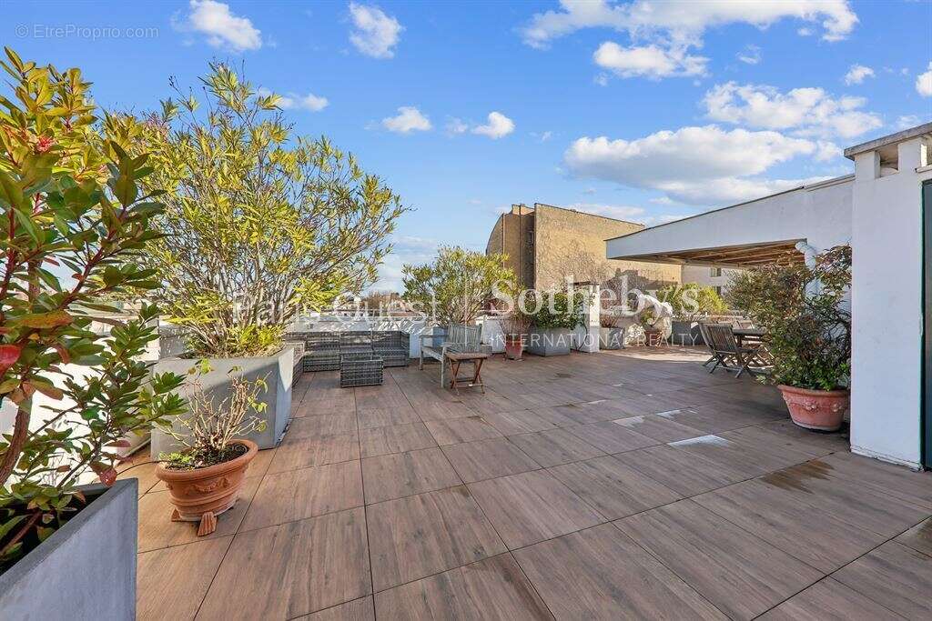 Appartement à NEUILLY-SUR-SEINE