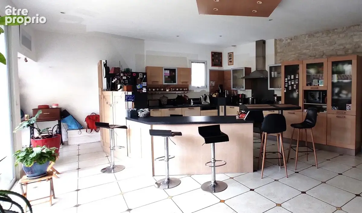 Maison 5 pièces 215 m² à vendre à Saintes (17100) - photo 2