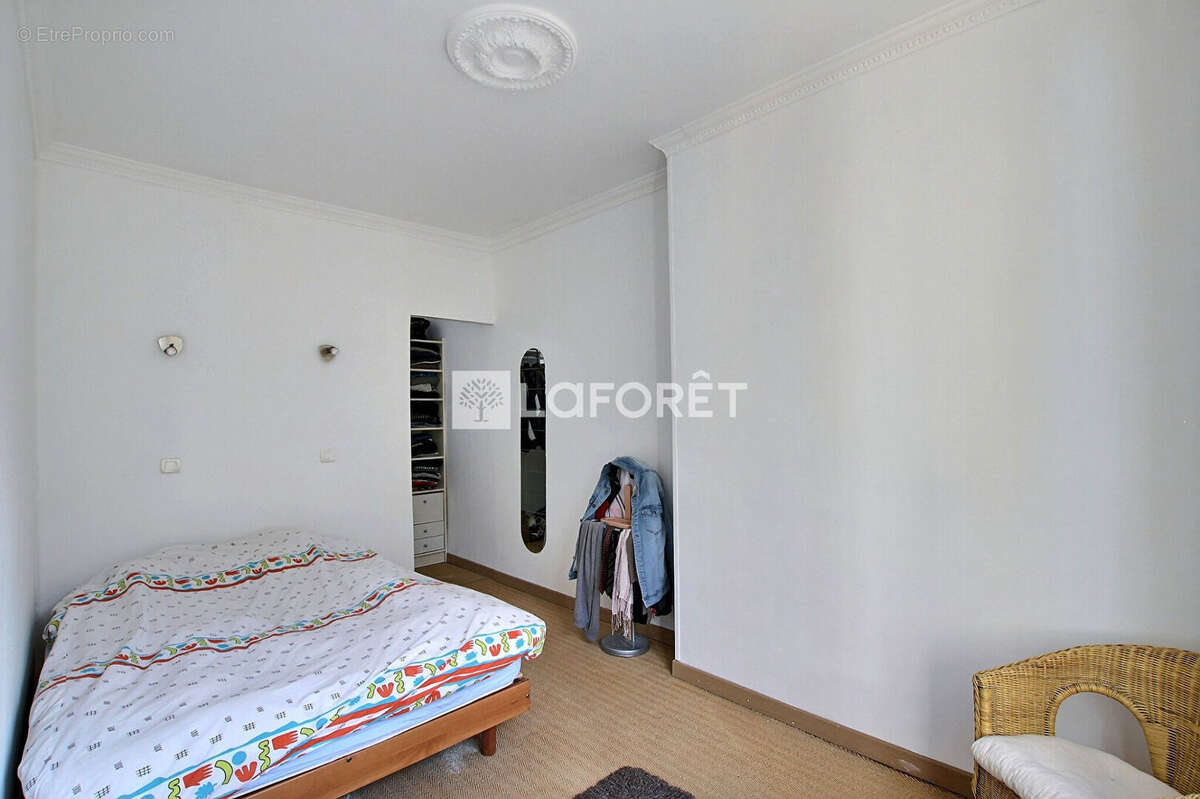Appartement à COURBEVOIE