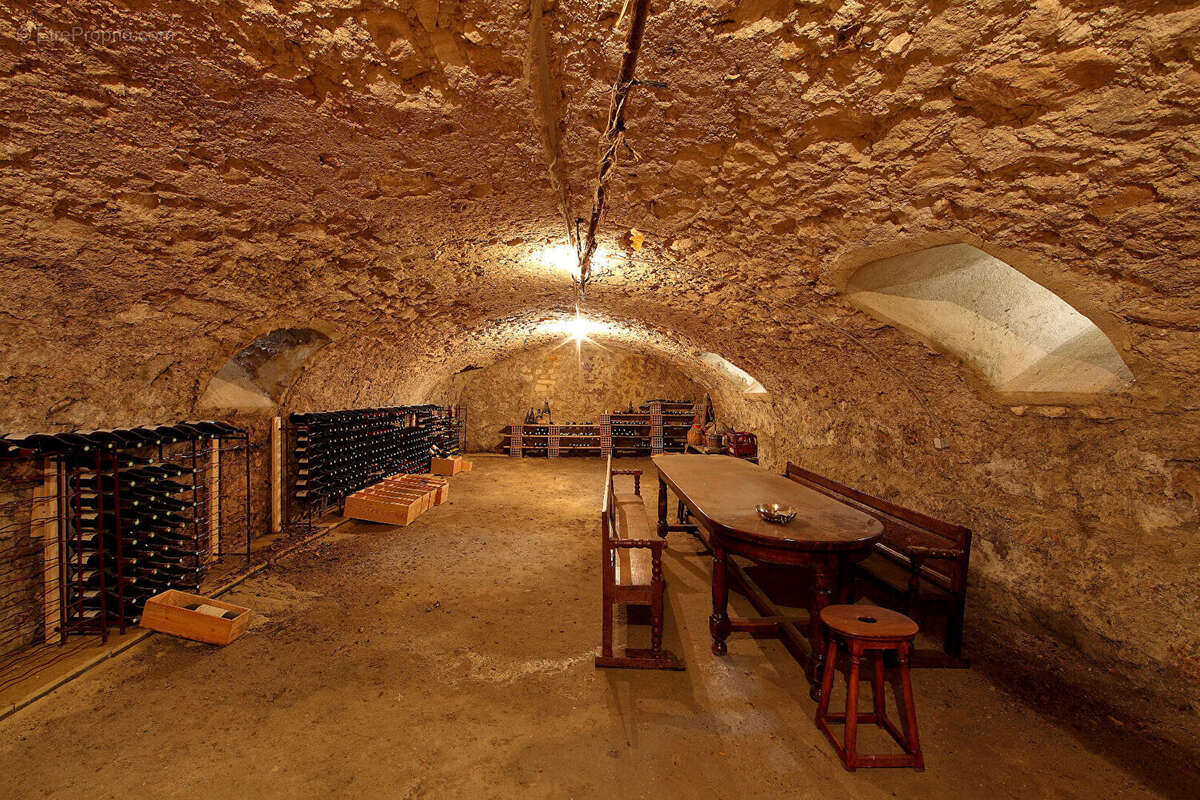 Château classé aux monuments historique au coeur de Pernes les Fontaines - photo 16