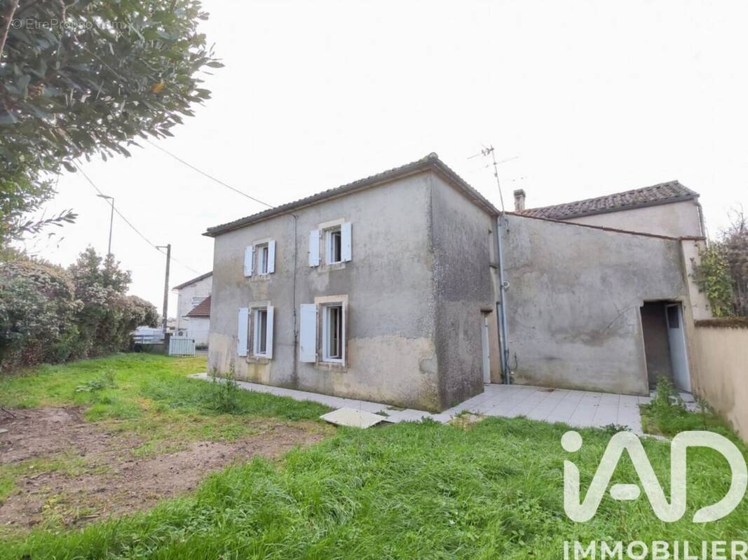 Photo 1 - Maison à SURGERES