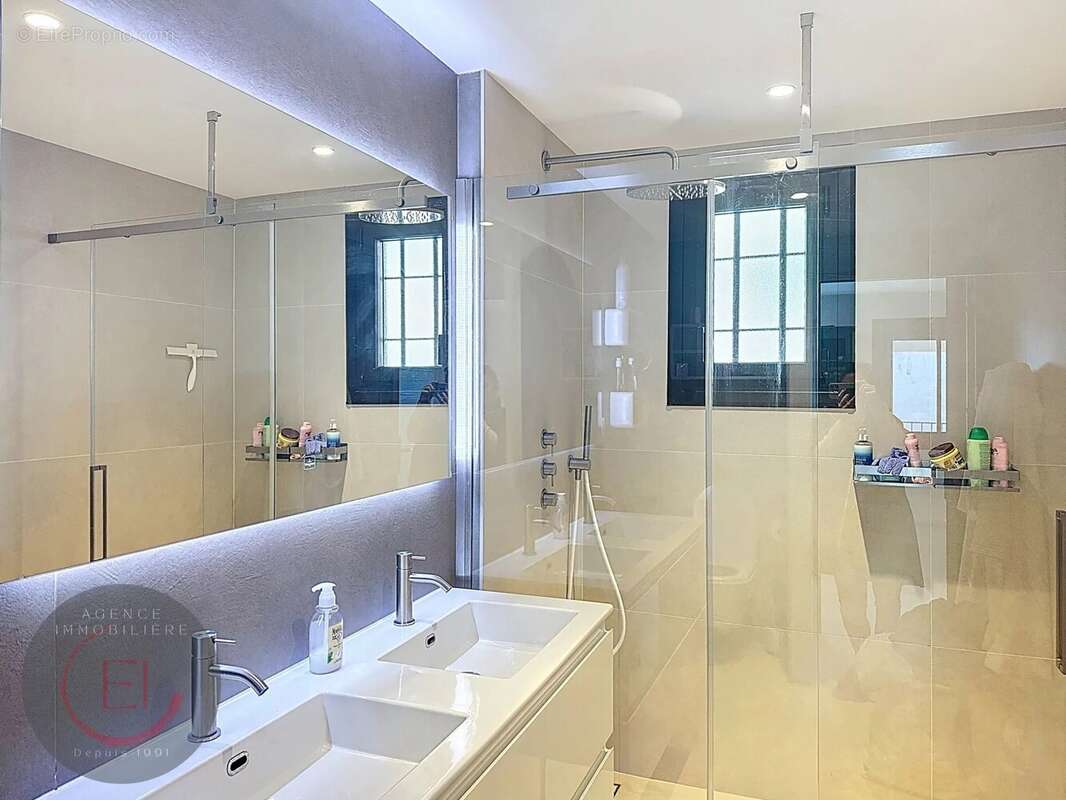 Maison à MANDELIEU-LA-NAPOULE