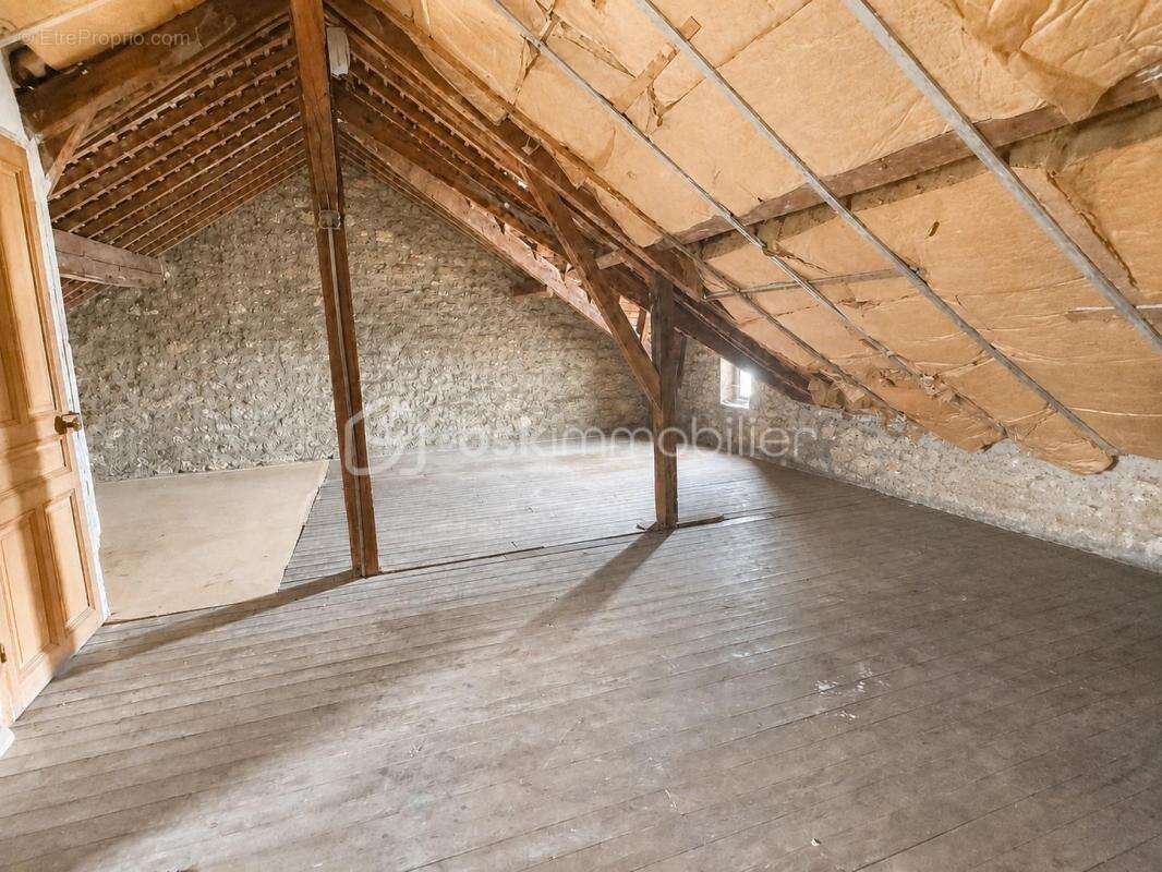 Maison de maître avec nombreuses dépendances et fort potentiel - photo 9