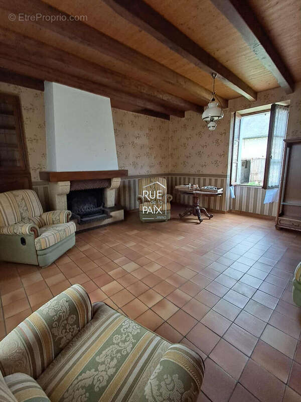 Maison située à Antran avec dépendances et grand jardin ! - photo 5