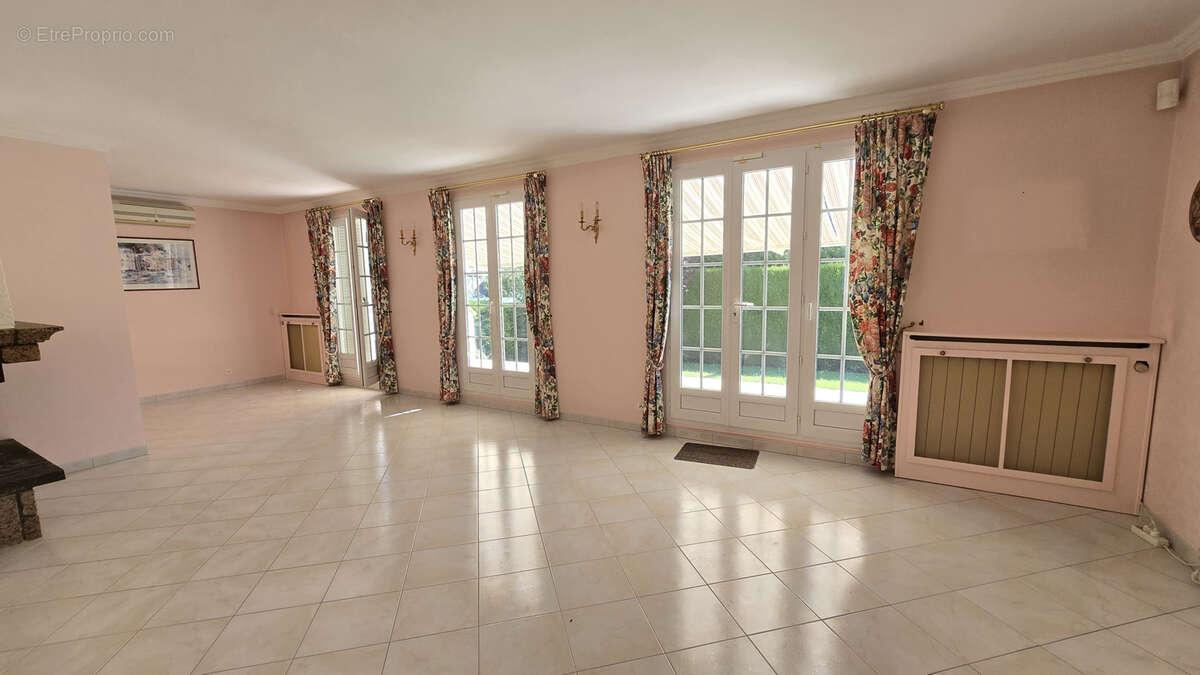 Maison à LIMOURS