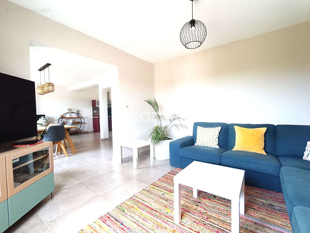 Maison à SAINT-LAURENT-DE-LA-SALANQUE