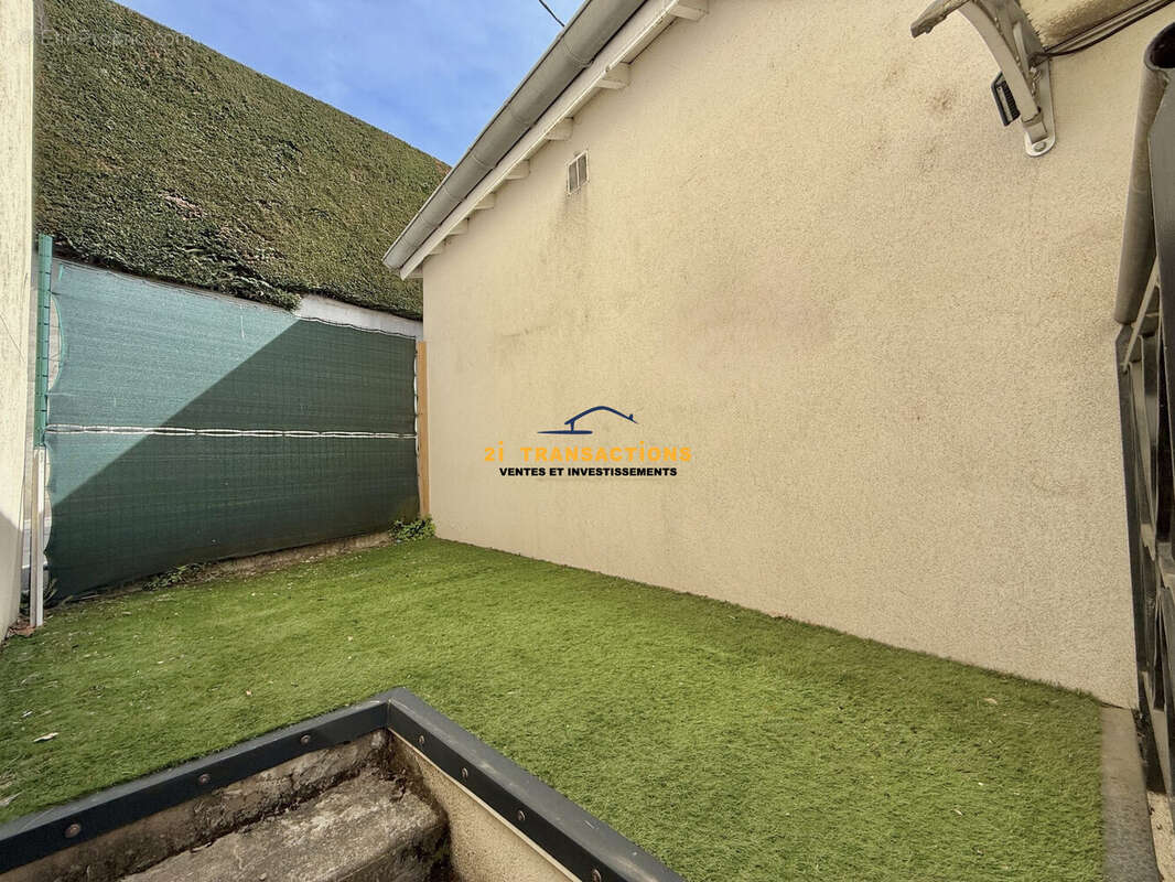 Maison à SAINT-PRIEST-EN-JAREZ