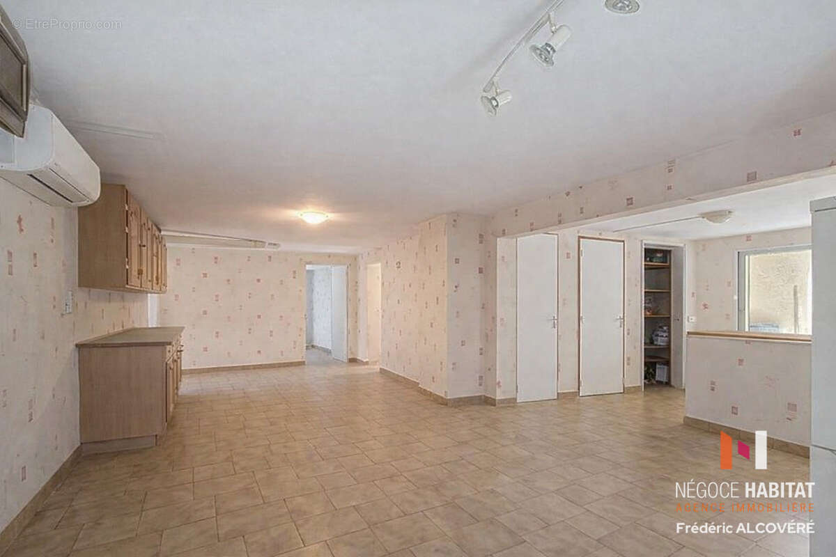 Maison 4 faces T7 composée de 2 appartements Terrain 700 m2 Sommières - photo 10