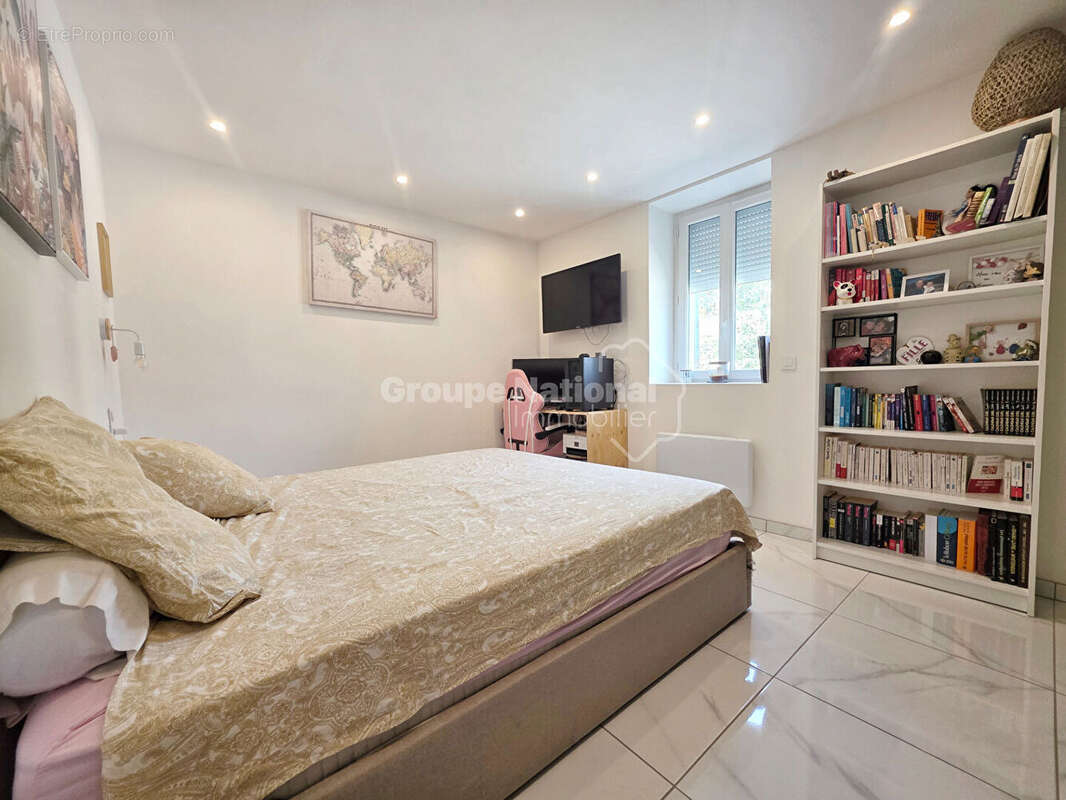 Maison de plain-pied rénovée,  80 m² , Miramas (13140) - photo 10