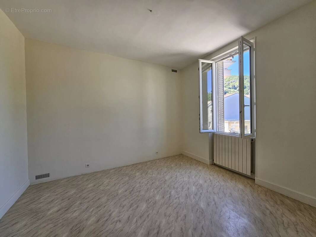 Appartement à LE TEIL