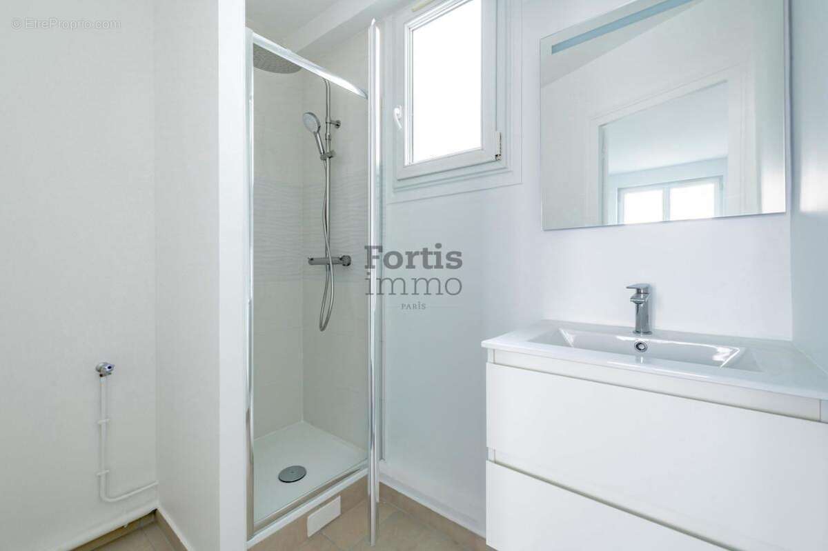 Appartement à LEVALLOIS-PERRET