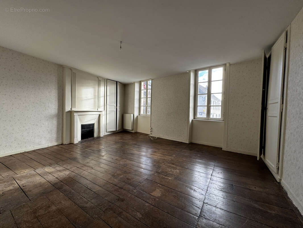Appartement à CHAMBON-SUR-VOUEIZE