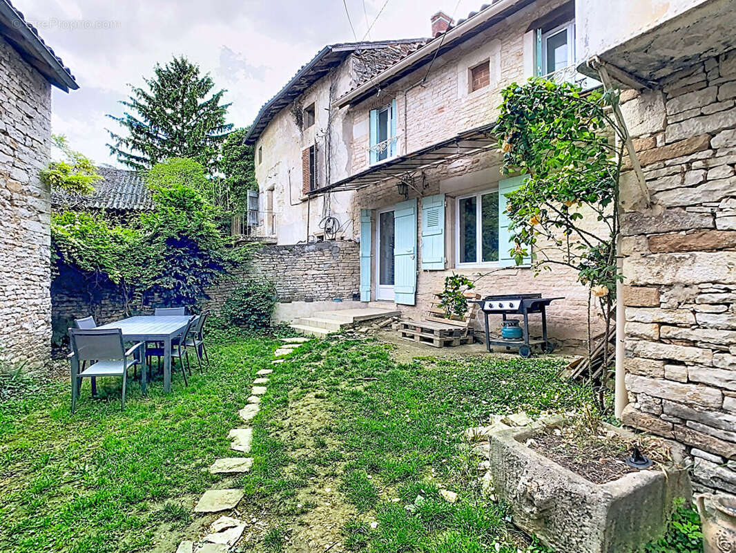 Maison de village en pierre au coeur de Viré - 71260 VIRE - photo 2